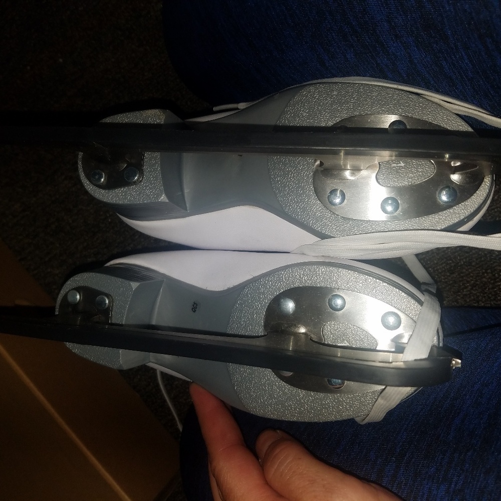 Ice Skates - Picture 4 of 7